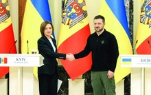 Nước mình thiếu điện, nước bạn khổ sở vì Nga 'khóa van' khí đốt, Tổng thống Ukraine bèn ra đề nghị lợi cả đôi đường với quốc gia láng giềng EU