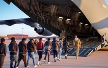 Trục xuất người nhập cư bằng vận tải cơ theo ý Tổng thống Trump, Mỹ tốn bộn tiền