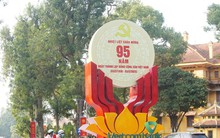 Phố phường Hà Nội trang hoàng rực rỡ chào mừng ngày thành lập Đảng