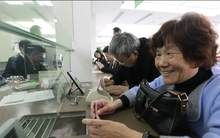 Người già có tiền gửi trong ngân hàng tuyệt đối đừng quên 5 điều này, rủi ro khôn lường