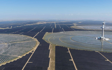 Láng giềng Việt Nam âm thầm đưa 7 triệu tấm 'mặt phẳng' cùng hệ thống 'pin nước' chưa từng có lên nơi cao 3000 mét: Mục đích là gì?