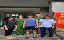 Đang đi bộ trên đường 70, nam thanh niên ở Hà Nội bất ngờ bị công an đưa về đồn