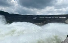 Mở cửa xả đáy thủy điện Hòa Bình