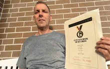 Người đàn ông có tên dài 6 trang giấy, mất 20 phút mới đọc xong