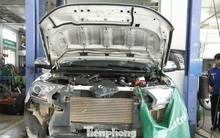 Sau lũ lịch sử, ô tô tiền tỷ bị ngập nước nằm chờ 'cấp cứu'