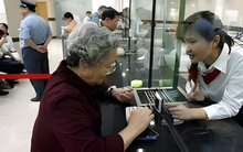 Gửi tiết kiệm 15 tỷ đồng, cụ bà chết sững nhận về 10 tỷ đồng sau 3 năm, ngân hàng khẳng định: “Chúng tôi không sai”