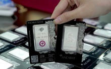 Người mua bạc lãi đậm trong vòng 1 năm qua