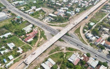 Hình ảnh con đường hơn 3.000 tỉ đồng băng qua đầm lầy đang dần về đích ở TP HCM