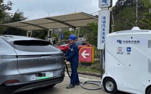 Tốc độ không tưởng của Trung Quốc: Một thứ len lỏi mọi ngóc ngách, soán ngôi các trạm xăng truyền thống