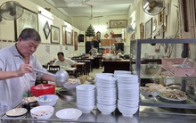 Hơn 50.000 quán cà phê, cửa hàng ăn uống đã đóng cửa: Làm gì để tồn tại?