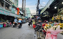 Chợ hoa lớn nhất TP.HCM vắng vẻ trước dịp lễ 20/10