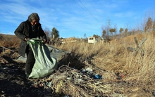 Cụ bà nhặt rác mang 35 tỷ đồng đi làm từ thiện, nhân viên ngân hàng bí mật báo cảnh sát