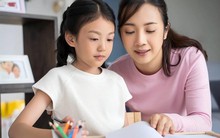 Nhà nghiên cứu Harvard tiết lộ: 4 LỜI KHEN nhưng khiến con gái thiếu tự tin