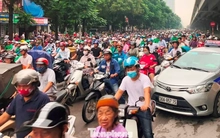 Đề xuất người dân Hà Nội đi làm, đi học lệch khung giờ để giảm ùn tắc