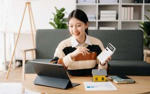 Tiền “phòng thân”: Bao nhiêu là ĐỦ để bạn yên tâm sống?