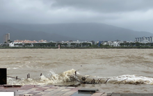 Hiện tượng lạ nước sông Hàn ở Đà Nẵng chảy ngược trước bão số 12: Vì sao?