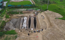 Cải tạo đất để nuôi cá, người dân Việt Nam phát hiện vật lạ dài 17m, báu vật chưa từng thấy trên thế giới lộ diện, công nghệ phân tích có gì?