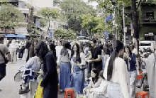 Công an dẹp hàng cốm lấn chiếm hè phố Nhà Thờ, các "nàng thơ" chạy toé khói