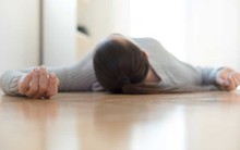 Cô gái 22 tuổi đột tử sau 5 ngày làm điều này: Bác sĩ kêu gọi "nếu ai có thói quen này cần bỏ ngay"