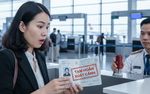 Đang làm thủ tục đi Thụy Sĩ, nữ hành khách “chết đứng” vì lệnh tạm hoãn xuất cảnh