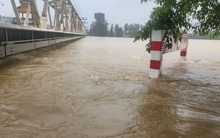 Dừng hàng loạt chuyến tàu do mưa lũ ở Huế và Đà Nẵng, 2.700 khách bị ảnh hưởng