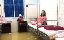 Bệnh viện lớn nhất miền Trung ngập nước, bác sĩ, bệnh nhân bì bõm chạy lũ