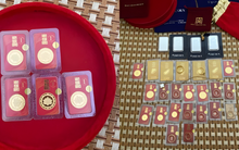 Bức ảnh toàn vàng