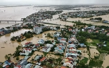 Nước lũ nhấn chìm hơn 66.800 nhà dân ở Đà Nẵng, mưa lớn chưa có dấu hiệu giảm