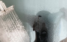 Ngàn vạn lần khuyên bạn ĐỪNG làm điều này khi tắm, đặc biệt nguy hiểm