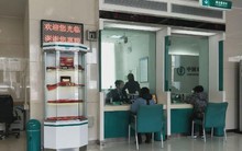 Ngân hàng cho khách vay thế chấp 2,4 tỷ đồng, quá hạn đòi nợ thì phát hiện đối phương đã qua đời, không người thừa kế, tòa tuyên bố: “Tìm phòng dân chính địa phương”