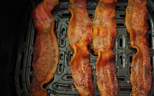 Nồi chiên không dầu rất tiện nhưng tuyệt đối không nên dùng để nấu thứ này: "Thảm họa" sẽ xảy ra!