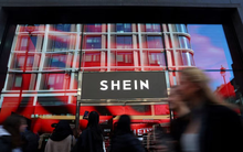 Kinh đô thời trang Paris ‘nổi giận’ khi Shein mở cửa hàng vật lý ngay giữa phố trung tâm, bán những chiếc váy giá chỉ 12 euro