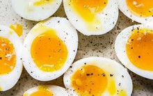 Trứng luộc ngon nhất khi lòng đỏ đặc sánh, lòng trắng mềm mịn - và đây là cách làm!