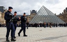 2 nghi phạm đã nhận tội trộm đồ tại bảo tàng Louvre, nhưng vẫn không ai biết 8 bảo vật đang ở đâu