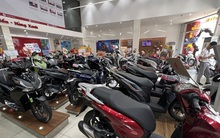 Qua thời hoàng kim, đại lý xe máy chật vật rao bán từng chiếc