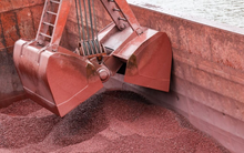 Không phải đất hiếm, Trung Quốc đang dùng 'quân bài' khác để xoay chuyển toàn bộ thị trường hàng hoá: Mua gần 100 triệu tấn hàng từ quốc gia G20 bằng Nhân dân tệ, quyết phi đô la hoá