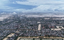 TP Huế hoang tàn, bị rác và bùn bủa vây sau trận 'đại hồng thuỷ'