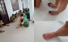 Đôi chân sưng phù của người lính giữa trận lũ lịch sử ở Đà Nẵng: Những hình ảnh khiến cả mạng xã hội nghẹn ngào