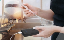 Từ tháng 10, du khách không được mang pin sạc dự phòng lên máy bay của 13 hãng này: Có hãng chỉ hạn chế