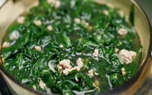 Loại rau mọc dại ở Việt Nam được ví "tốt như sâm", người dân trồng thu tiền tỷ: Cực nhiều lợi ích