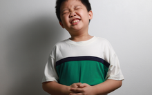 Bé trai 8 tuổi được chẩn đoán mắc ung thư đại tràng: Bác sĩ cảnh báo 2 thực phẩm chính là thủ phạm đầu tiên