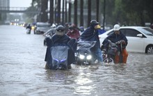 Hà Nội sáng 7/10: Hà Nội lại ngập kinh hoàng sau trận mưa dữ dội suốt đêm, người dân bàng hoàng