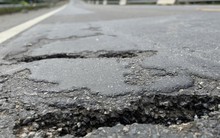 Mặt đường cao tốc La Sơn – Hoà Liên qua Đà Nẵng hư hỏng, bong tróc sau thời gian ngắn khai thác