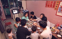 Lái Maybach 10 tỷ về quê, mẹ dặn nói “xe mượn”: Giàu rồi mới biết, phải học cách nghèo đi trước họ hàng