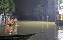 Thái Nguyên chìm trong biển nước, sinh viên kêu cứu trong đêm