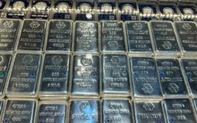 Giá bạc giữ mức trên 51 triệu đồng/kg