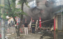 Hà Nội: Cháy lớn tại 1 siêu  thị  điện máy