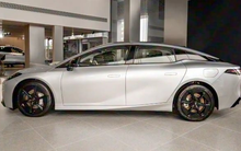 Một đối thủ của Toyota Camry vừa trình làng: Giá khởi điểm hơn 500 triệu đồng, 1 lần sạc đi 630 km