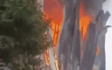 Cháy lớn ở kho nước hoa, hiện trường ám ảnh