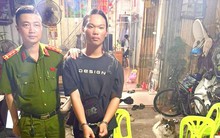 Cất giấu 20 kg bạc dưới đế giày vận chuyển qua biên giới